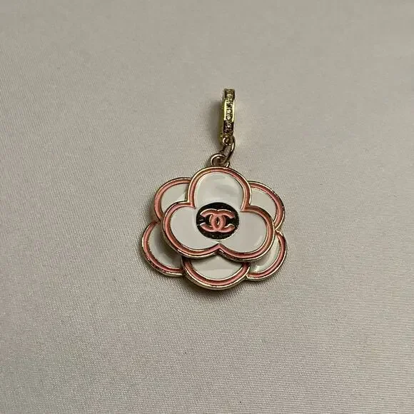 Chanel Pearl Necklace with Pink Flower Pendant - Picture 4 of 7